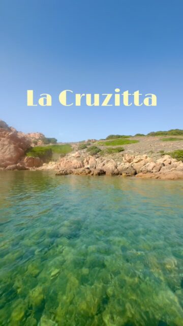 Il mare e le rocce di Cala la Cruzitta