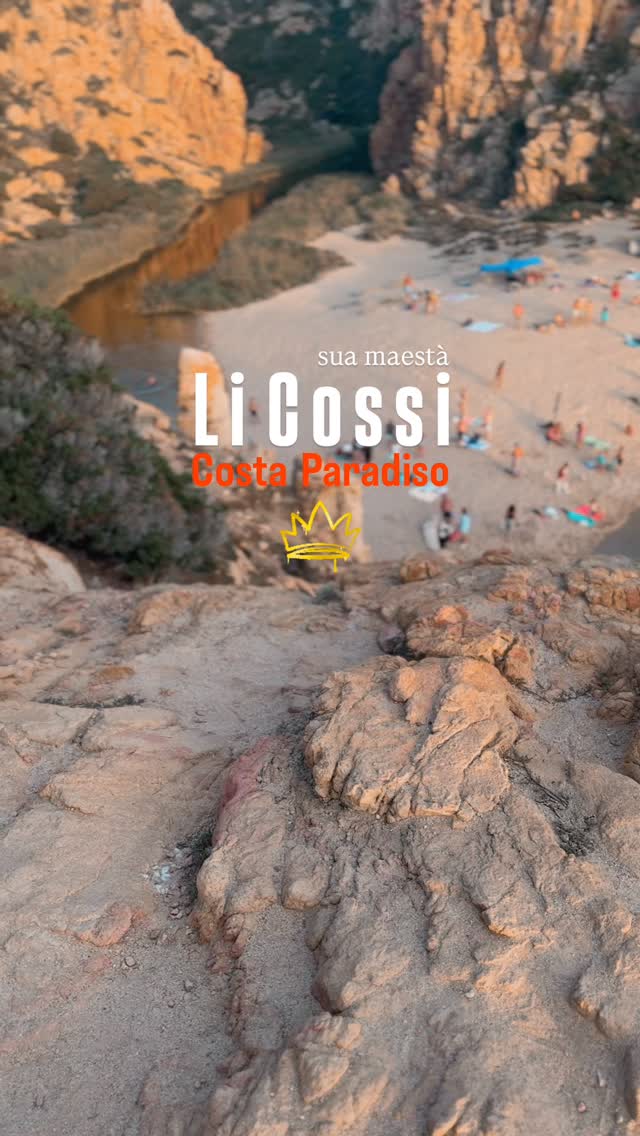 La spiaggia di Li Cossi con il titolo sua maestà Li Cossi, Costa Paradiso